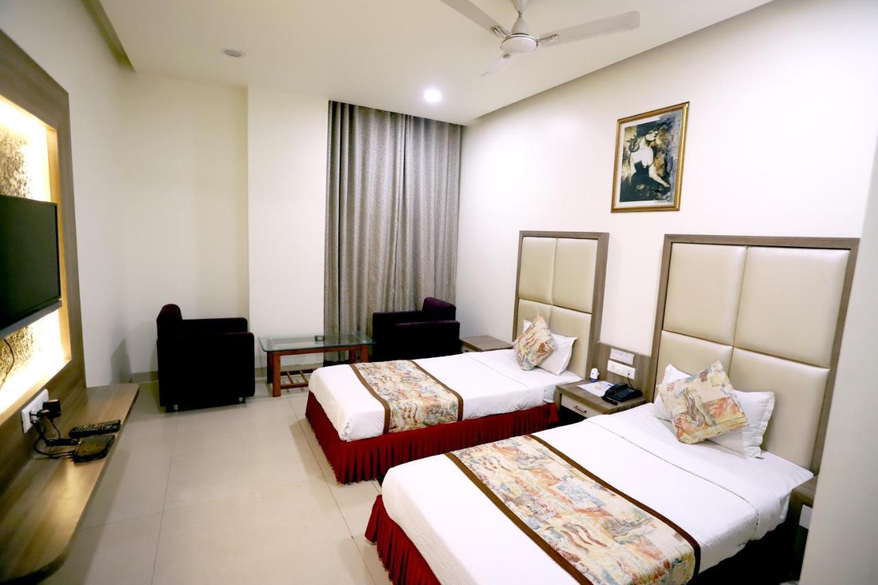 Hotel Blue Pearl Bhopal Esterno foto