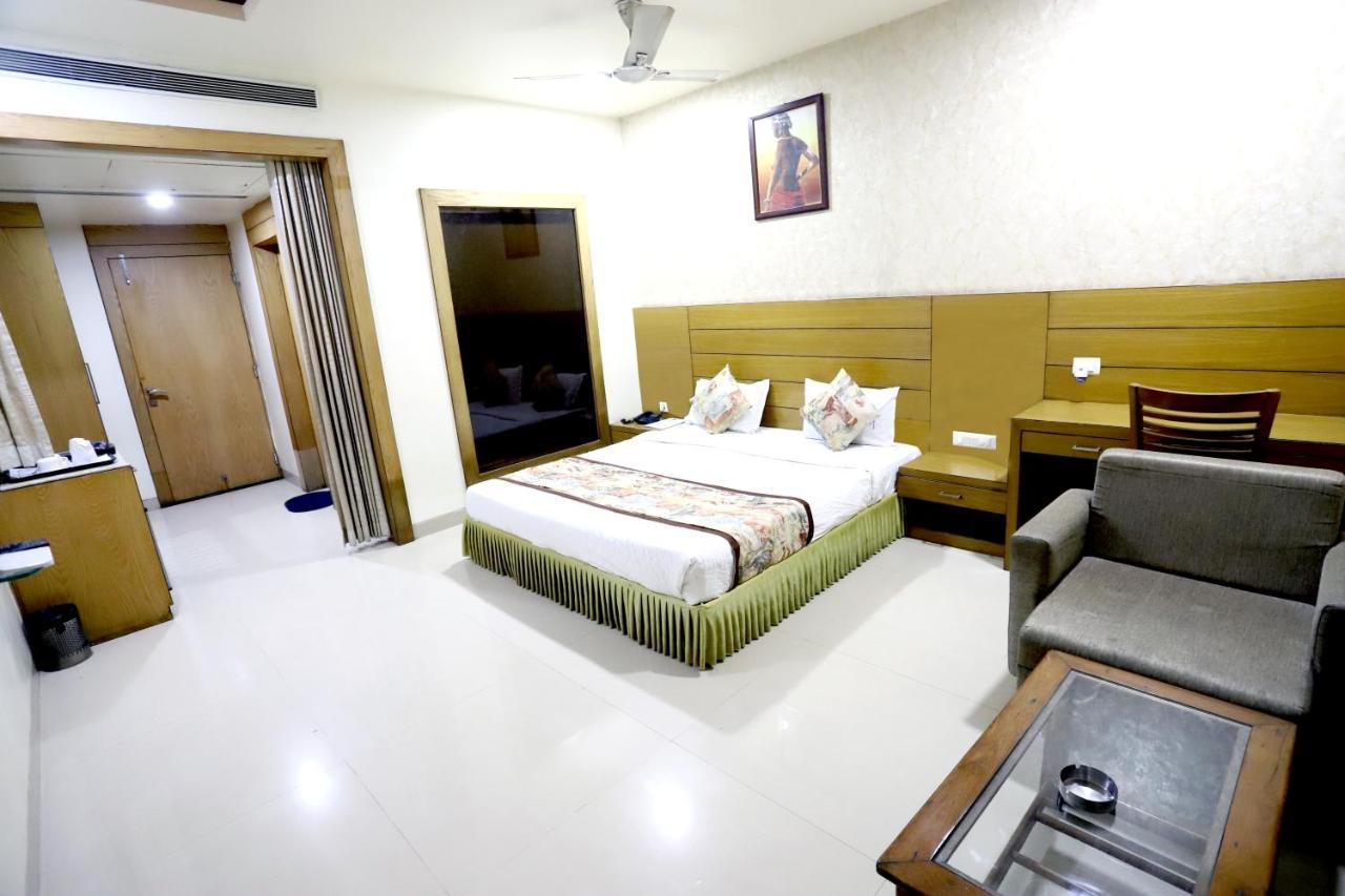 Hotel Blue Pearl Bhopal Esterno foto