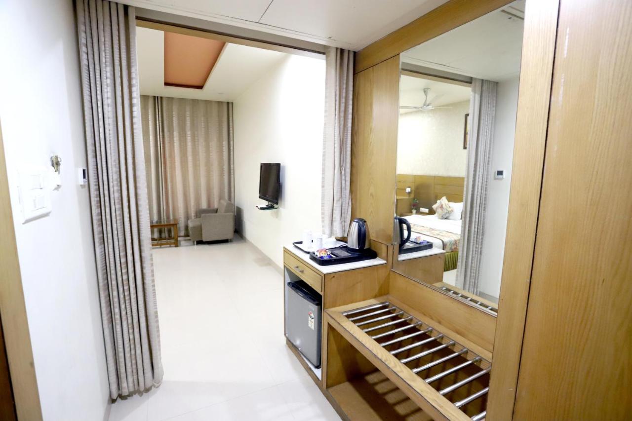 Hotel Blue Pearl Bhopal Esterno foto