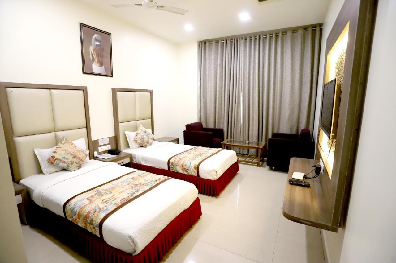 Hotel Blue Pearl Bhopal Esterno foto