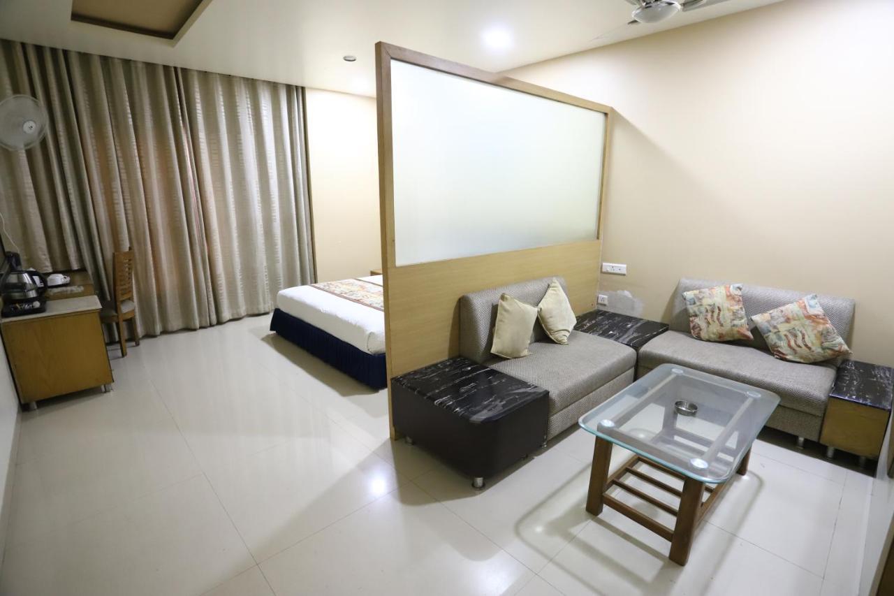 Hotel Blue Pearl Bhopal Esterno foto