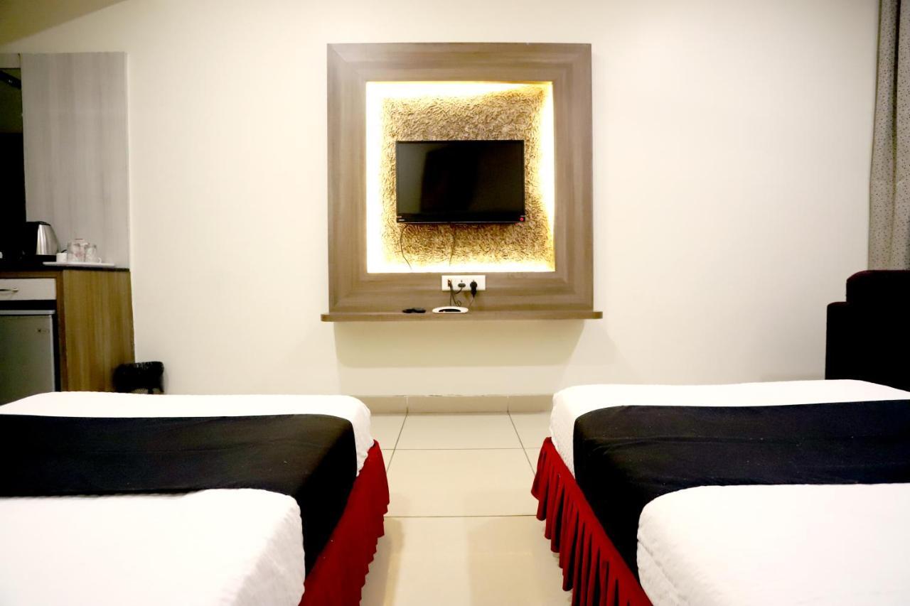 Hotel Blue Pearl Bhopal Esterno foto