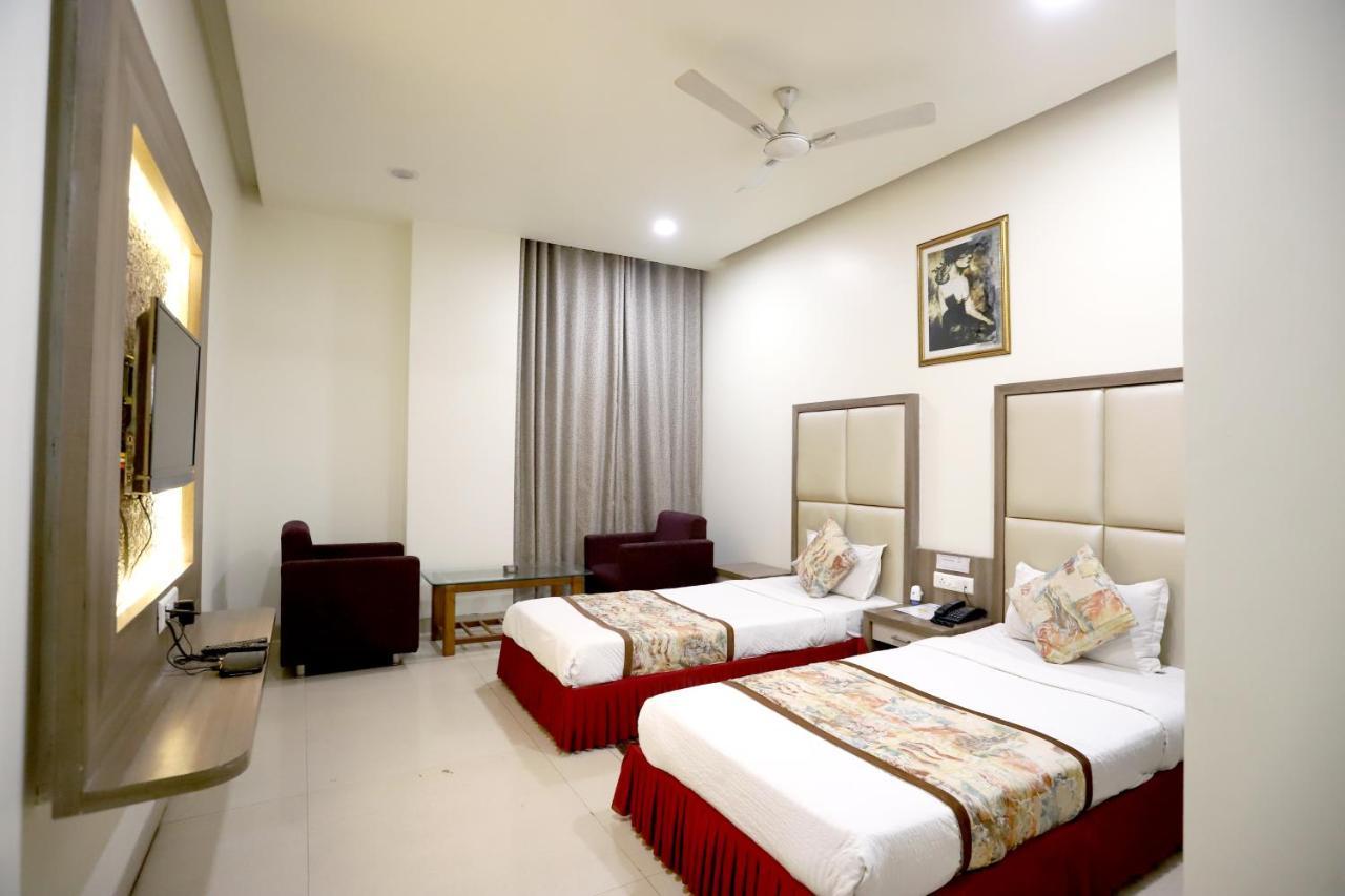 Hotel Blue Pearl Bhopal Esterno foto