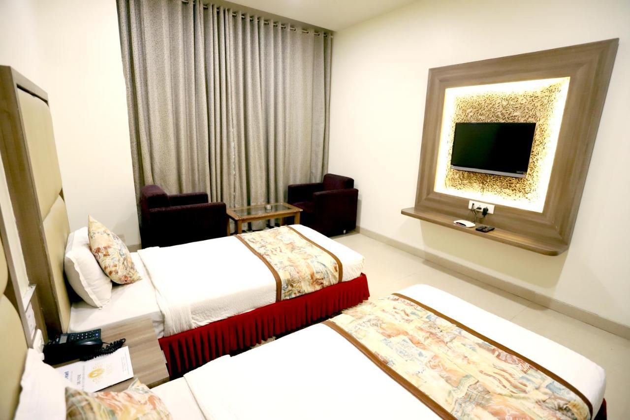 Hotel Blue Pearl Bhopal Esterno foto