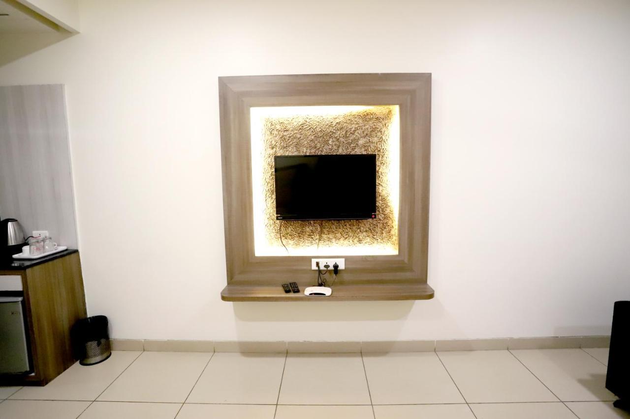 Hotel Blue Pearl Bhopal Esterno foto