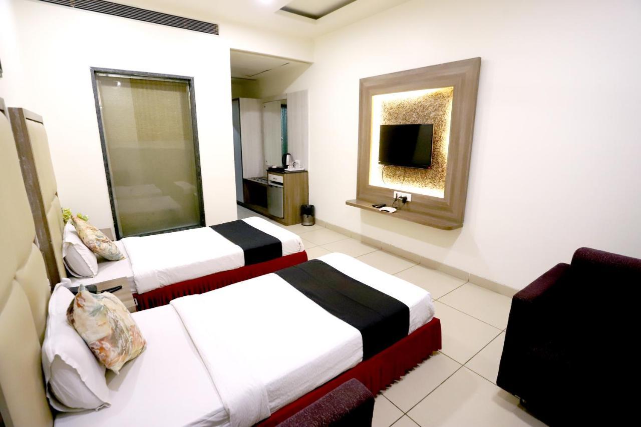 Hotel Blue Pearl Bhopal Esterno foto