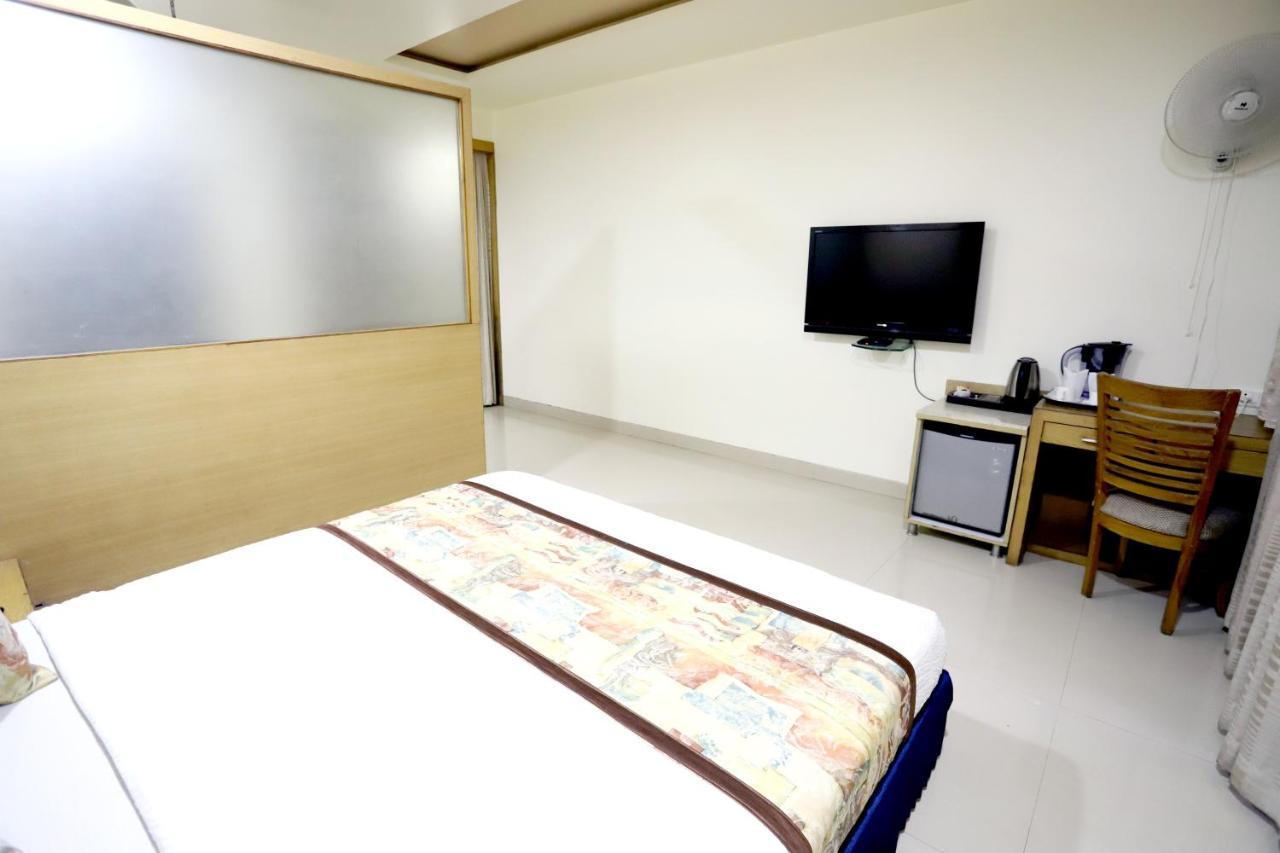 Hotel Blue Pearl Bhopal Esterno foto