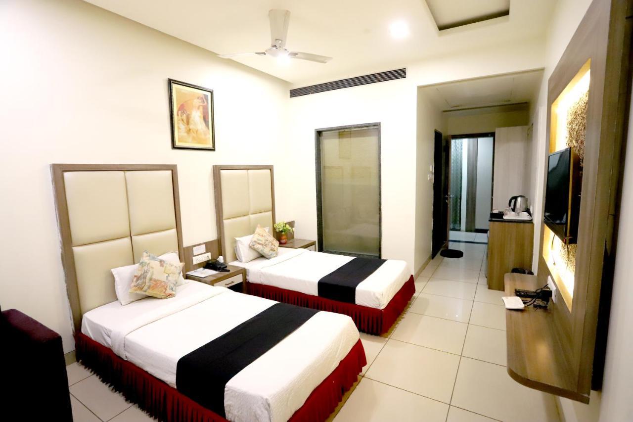 Hotel Blue Pearl Bhopal Esterno foto
