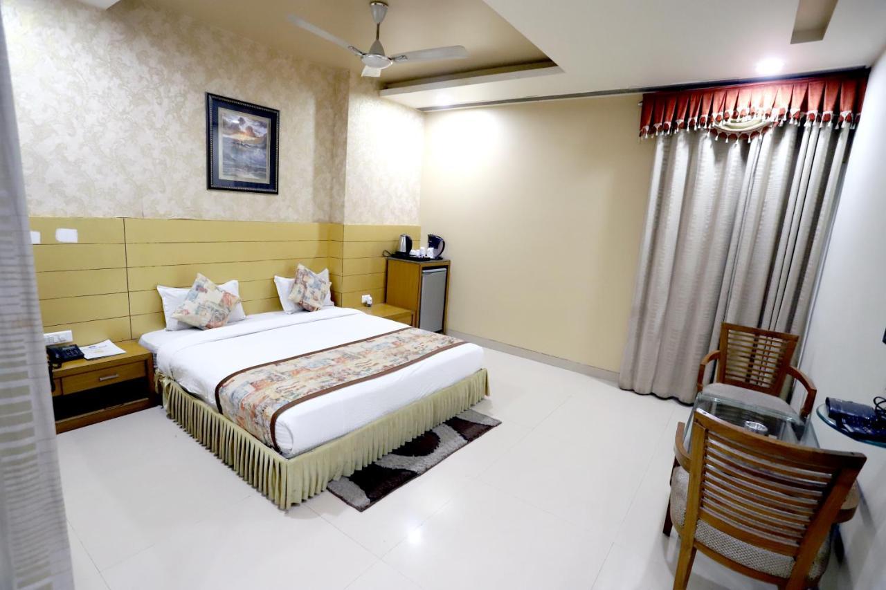 Hotel Blue Pearl Bhopal Esterno foto