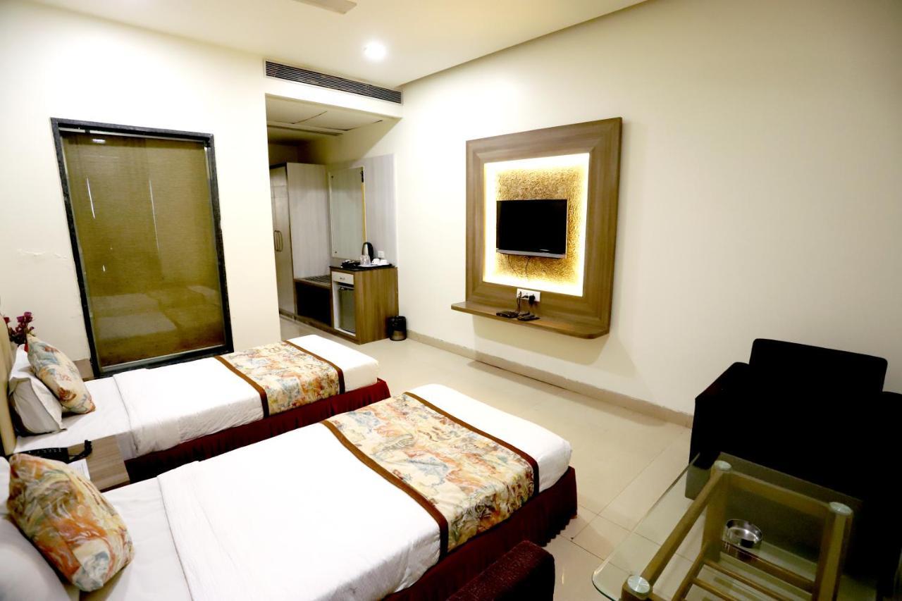 Hotel Blue Pearl Bhopal Esterno foto