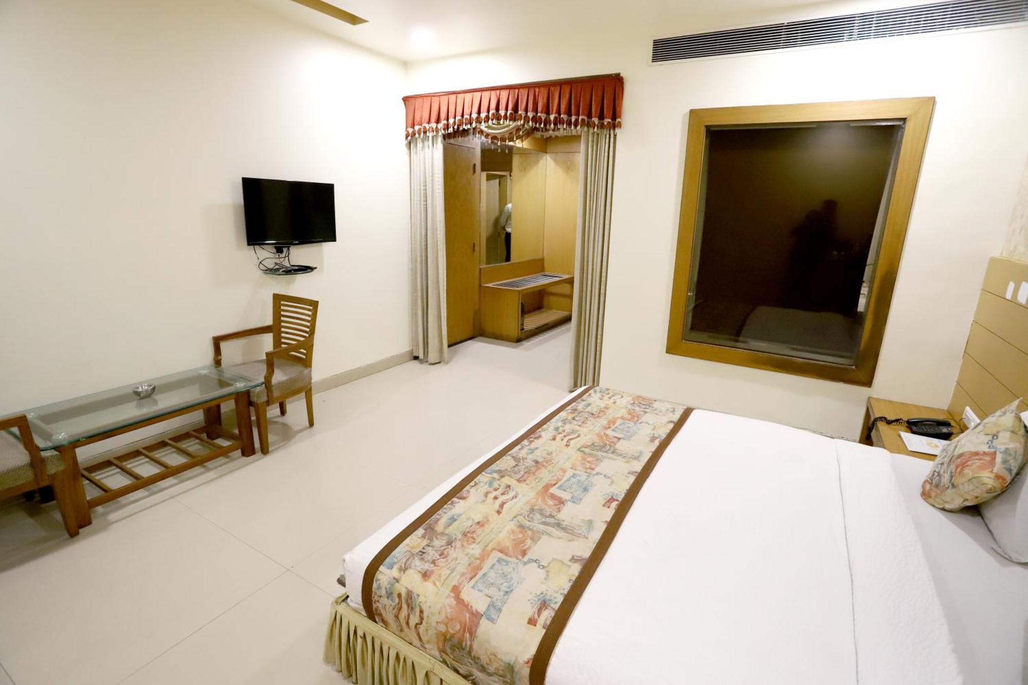 Hotel Blue Pearl Bhopal Esterno foto