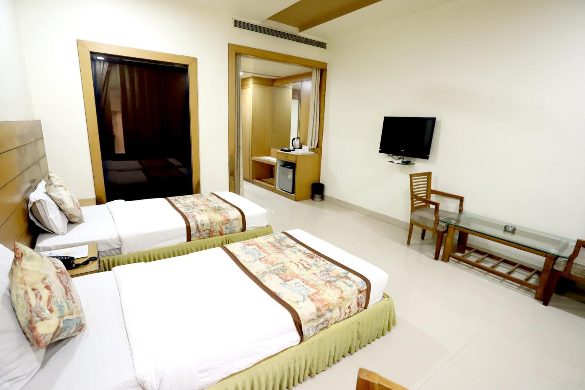 Hotel Blue Pearl Bhopal Esterno foto